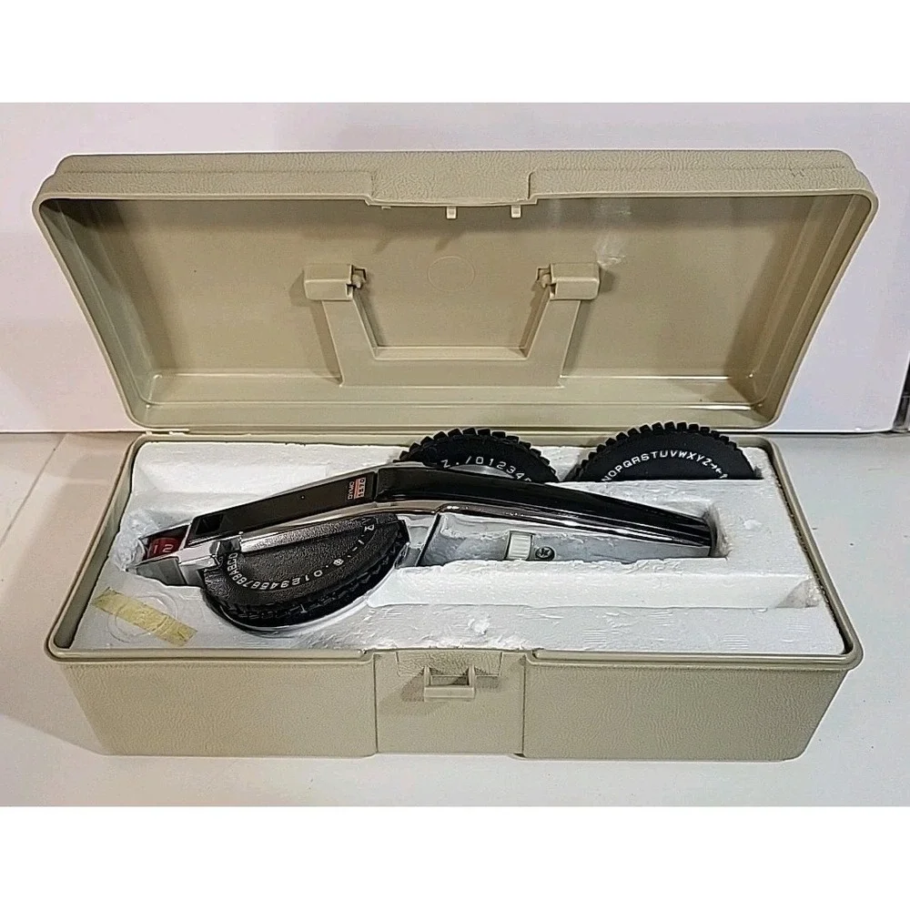 Dymo Model 1570 Manual Dial Type Label Maker Complete With Travel Case